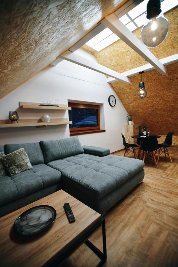 Garage Harrachov Apartamento Exterior foto