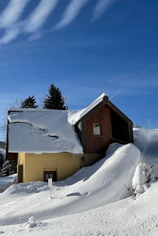 Garage Harrachov Apartamento Exterior foto