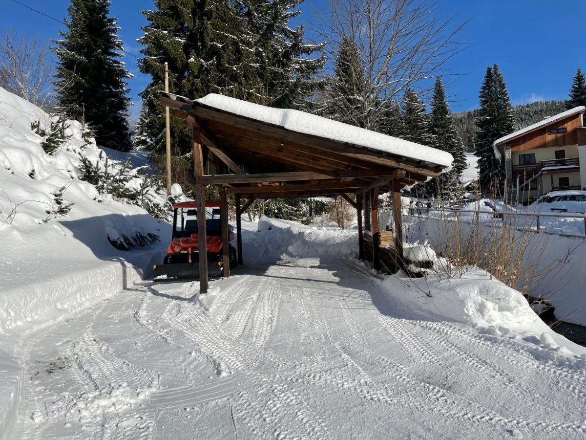 Garage Harrachov Apartamento Exterior foto